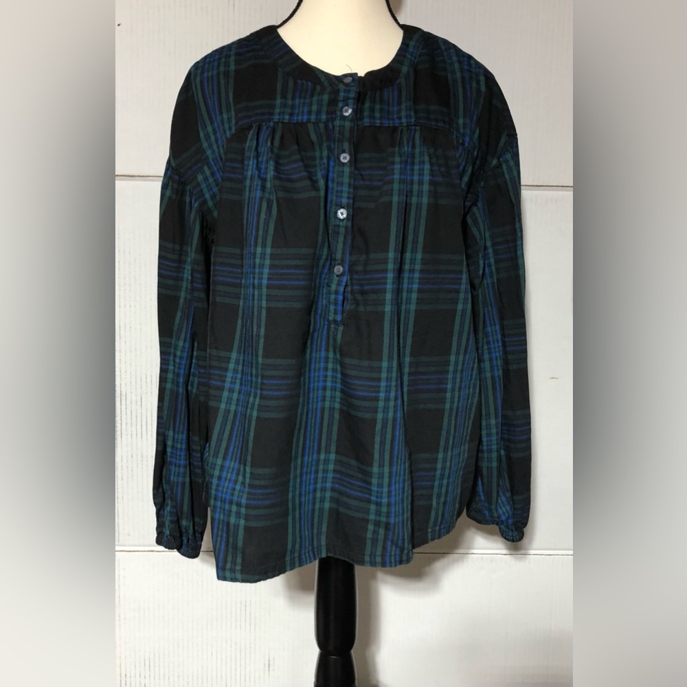 Every moment ladies medium green blue & black pull on top w/ buttons 24”L21” p2p